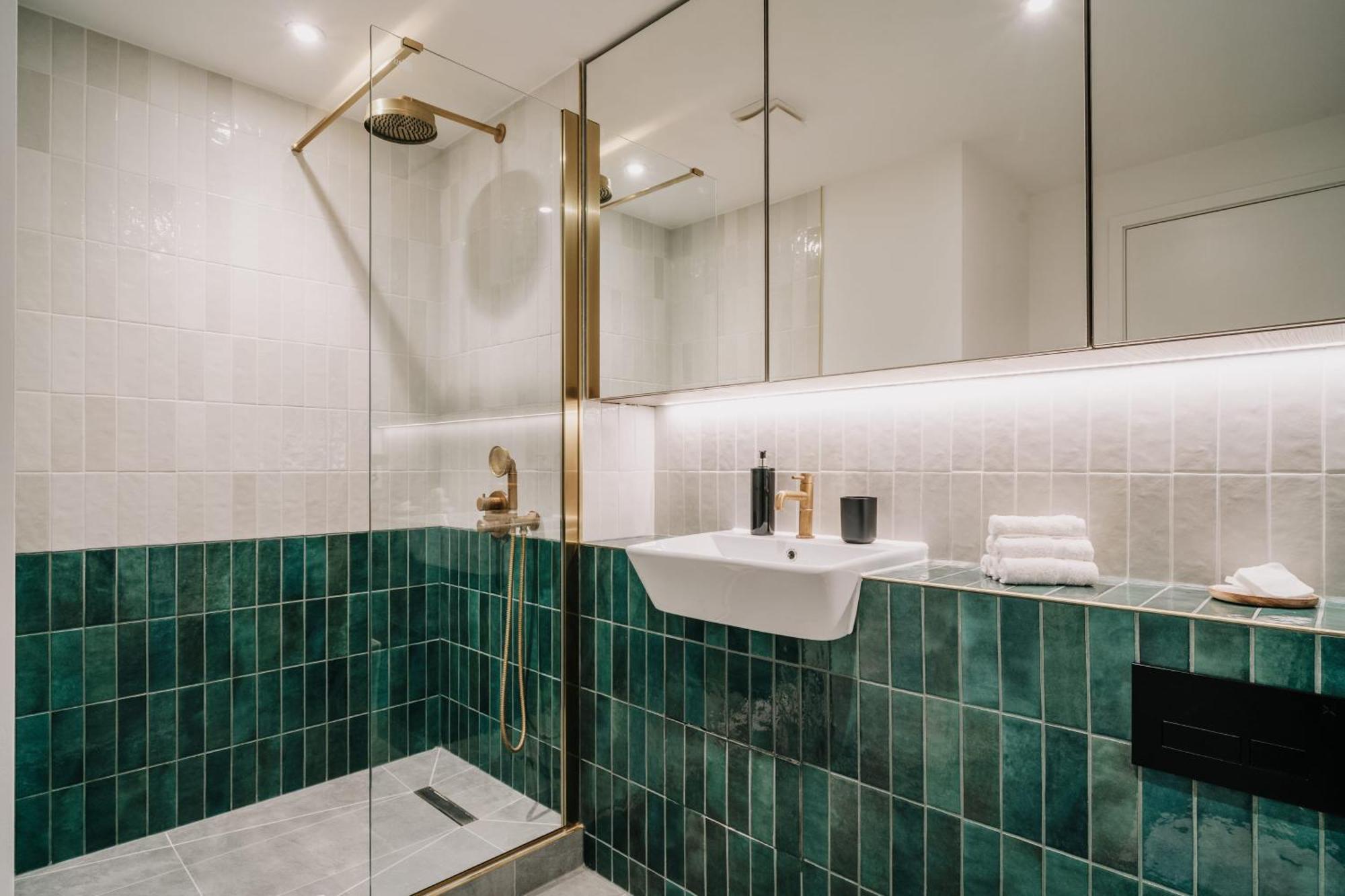 Splendid Industrial Style Pad, Centre, Fast Wifi, Family, Contractors *