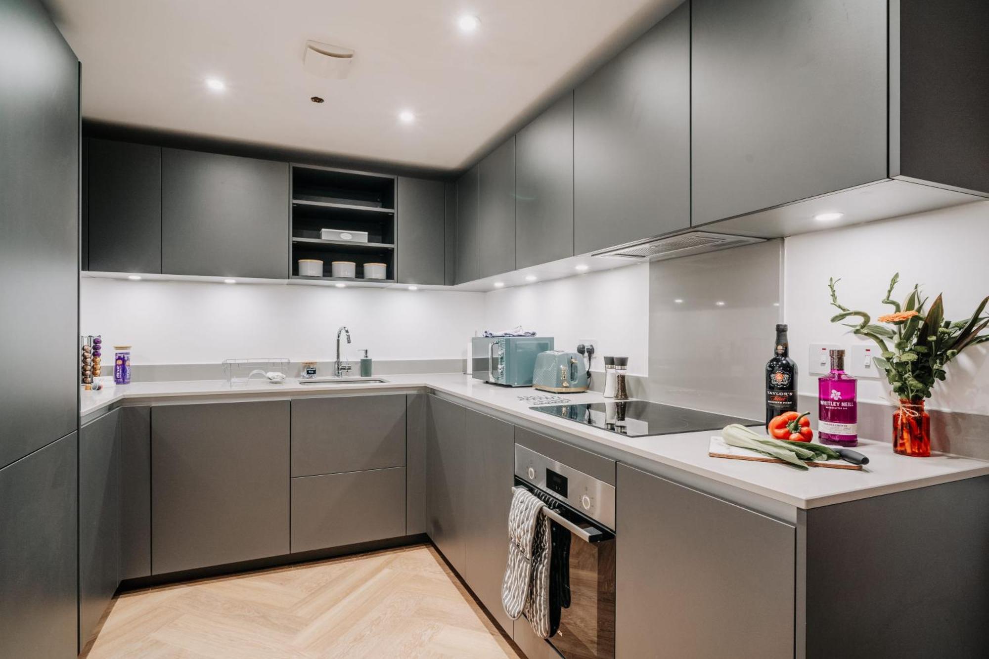 Splendid Industrial Style Pad, Centre, Fast Wifi, Family, Contractors Apartment Birmingham