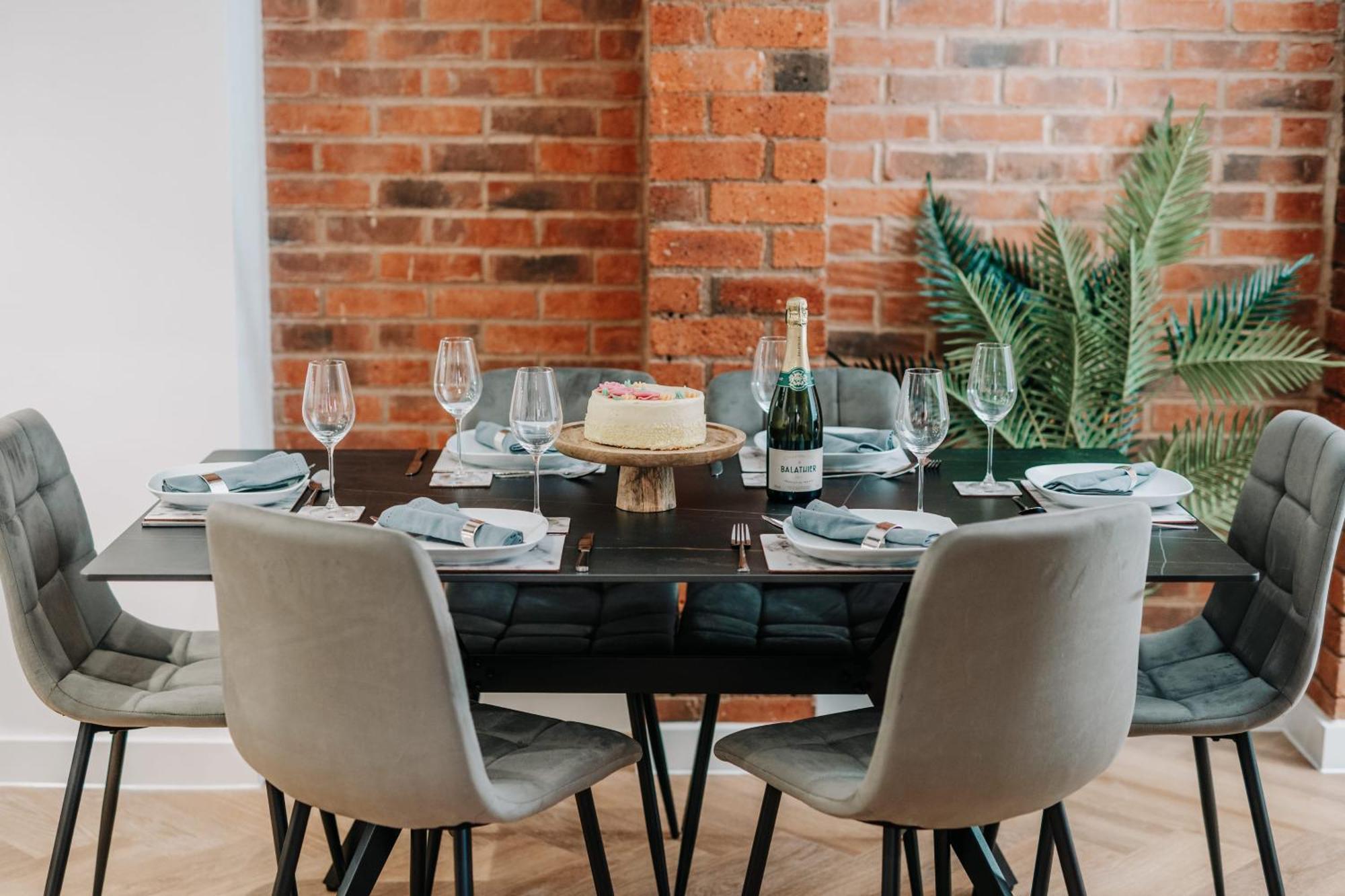 Splendid Industrial Style Pad, Centre, Fast Wifi, Family, Contractors * Birmingham