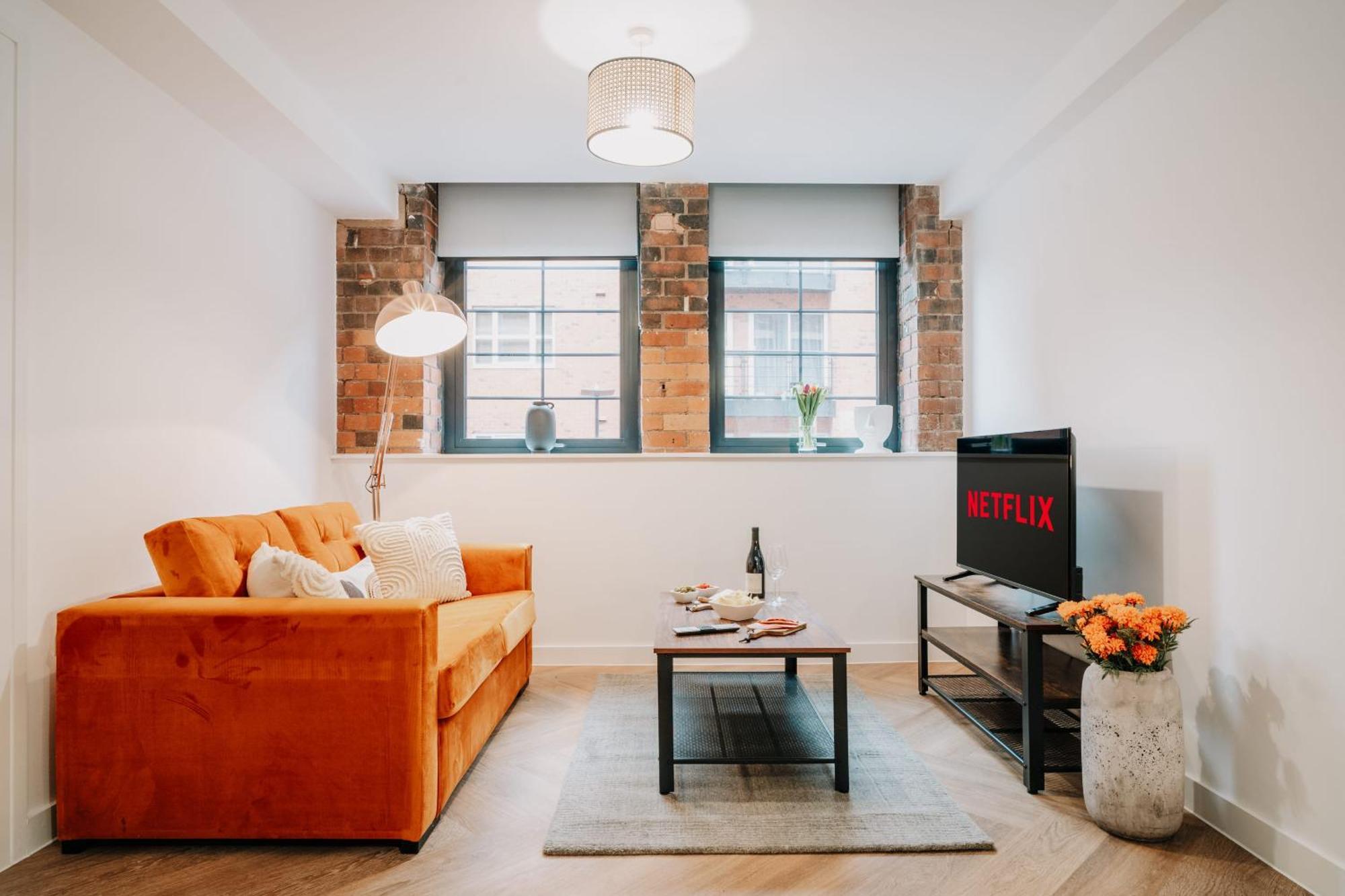 Splendid Industrial Style Pad, Centre, Fast Wifi, Family, Contractors *