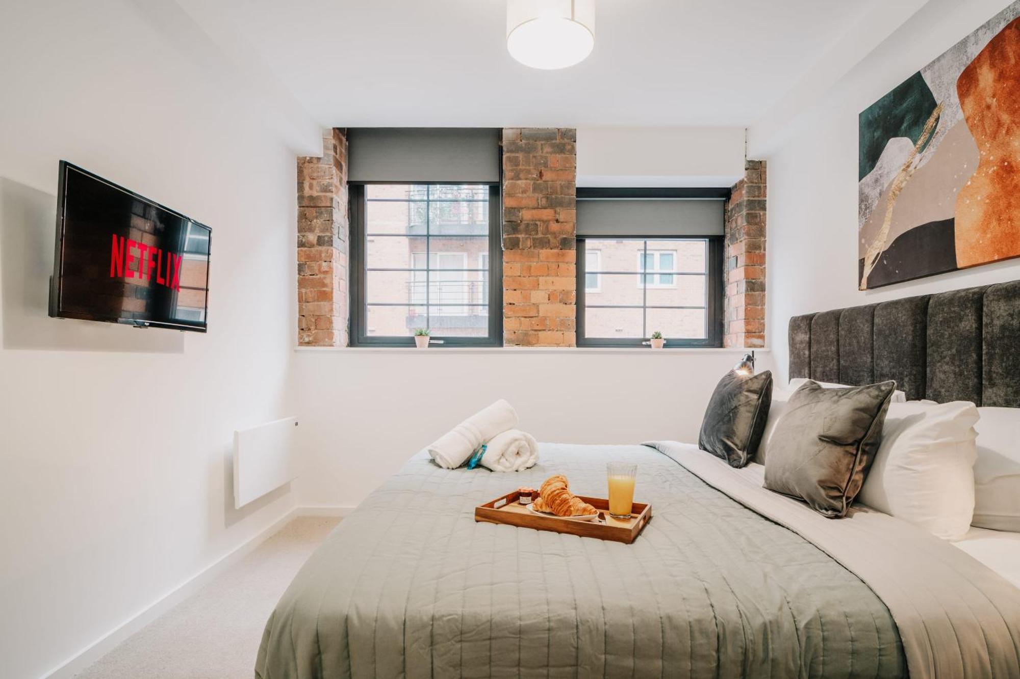 Splendid Industrial Style Pad, Centre, Fast Wifi, Family, Contractors Apartment *